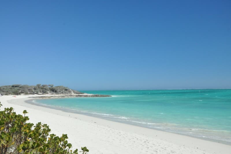 Immaculate Beaches and Turquoise Waters — photo 4